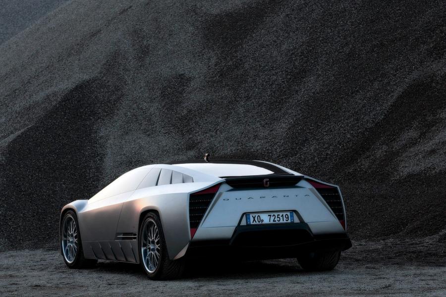  Giugiaro Quaranta Concept by Italdesign 2008 года  (фото 10 из 27)
